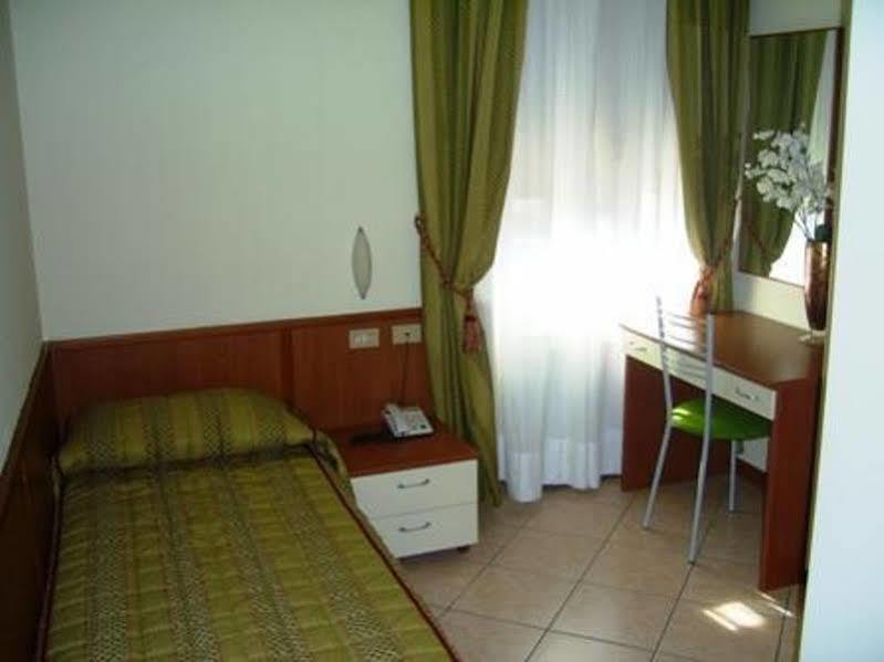 Hotel San Siro Fiera Milan Bagian luar foto